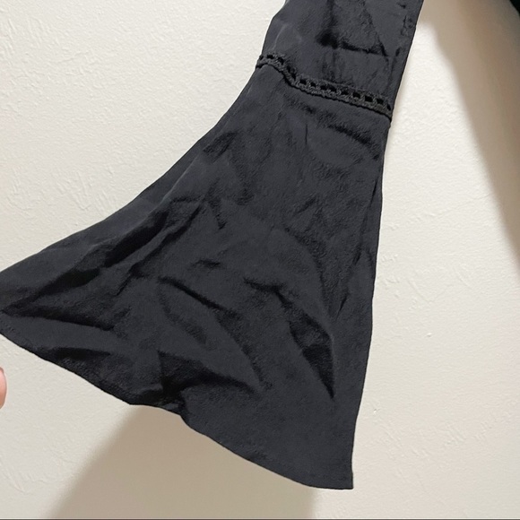 WYLDR LONDON LOS ANGELES Women’s Black Bell Sleeve Crochet Lace Inset Dress - Picture 5 of 10